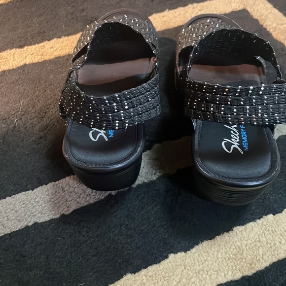 Sketchers Black and Silver Sandals. Size 7 - Picture 5 of 5